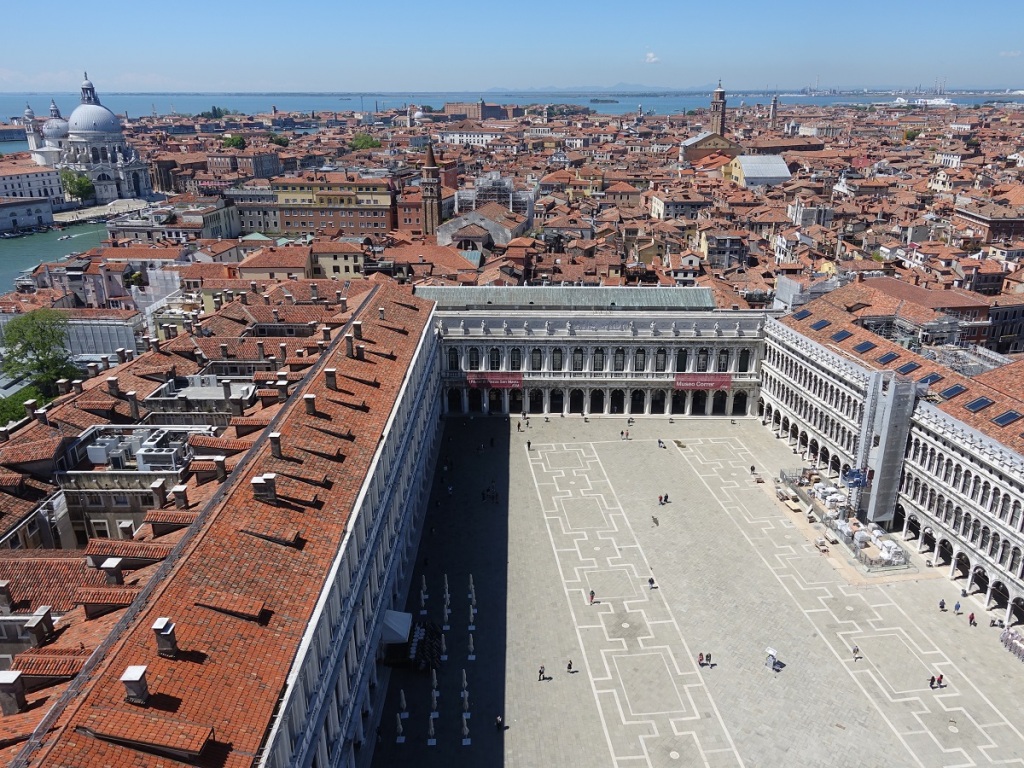Vedere Venezia dall’alto e senza code